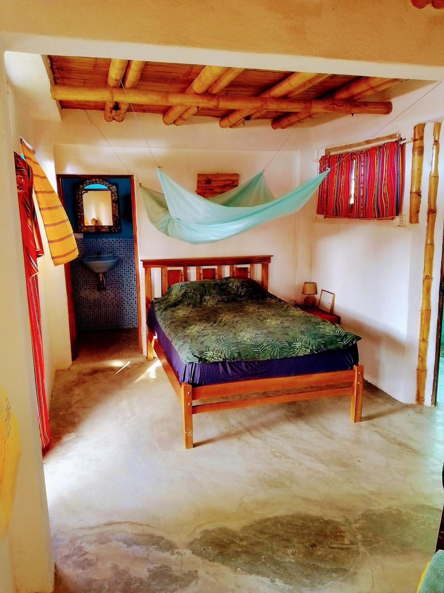 Hostal Puerto Engabao "El Surf Shelter" Номер фото